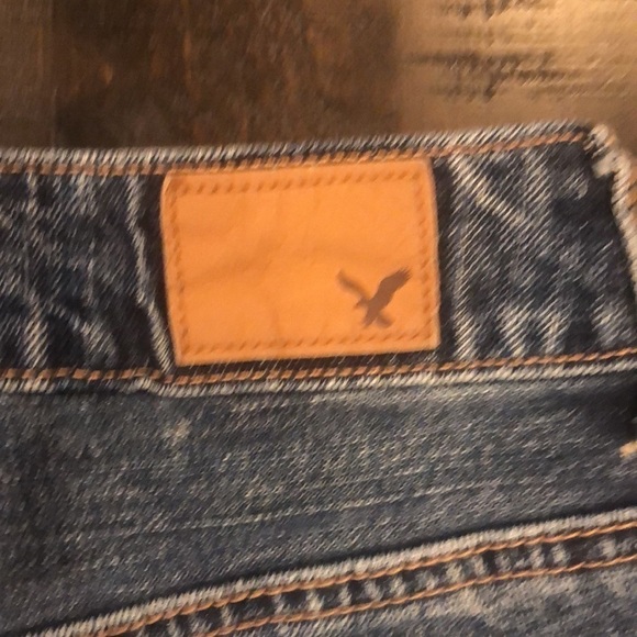 NEW AEO Distressed High Rise Embroidered Festival 100% Cotton Size 2 Jean Shorts - Picture 13 of 16